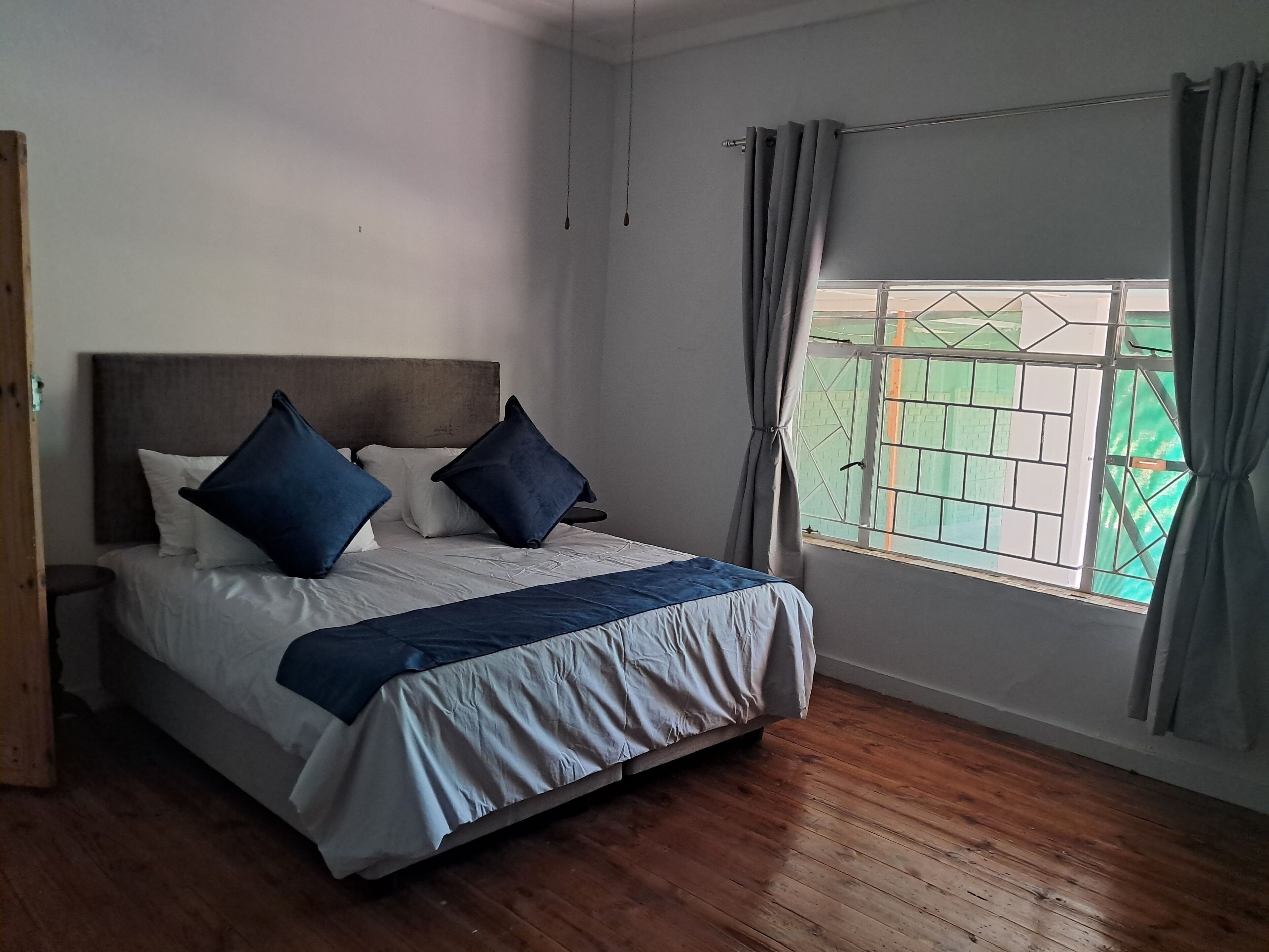 3 bedrooms, bed sheets