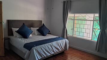 3 bedrooms, bed sheets