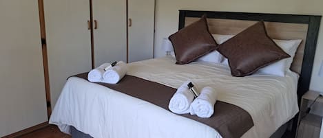 3 habitaciones y ropa de cama