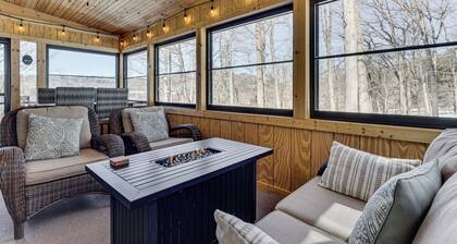 Peaceful Nature Retreat w/ Hot Tub in Lost City!