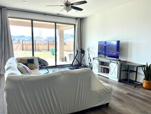 3 bedrooms, iron/ironing board, WiFi, bed sheets