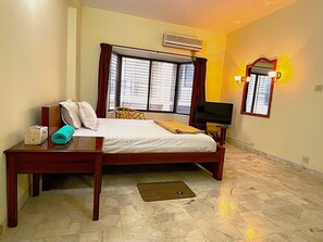 Deluxe Double Room, City View | Desk, laptop workspace, free WiFi - Green House DHK (Dhaka)