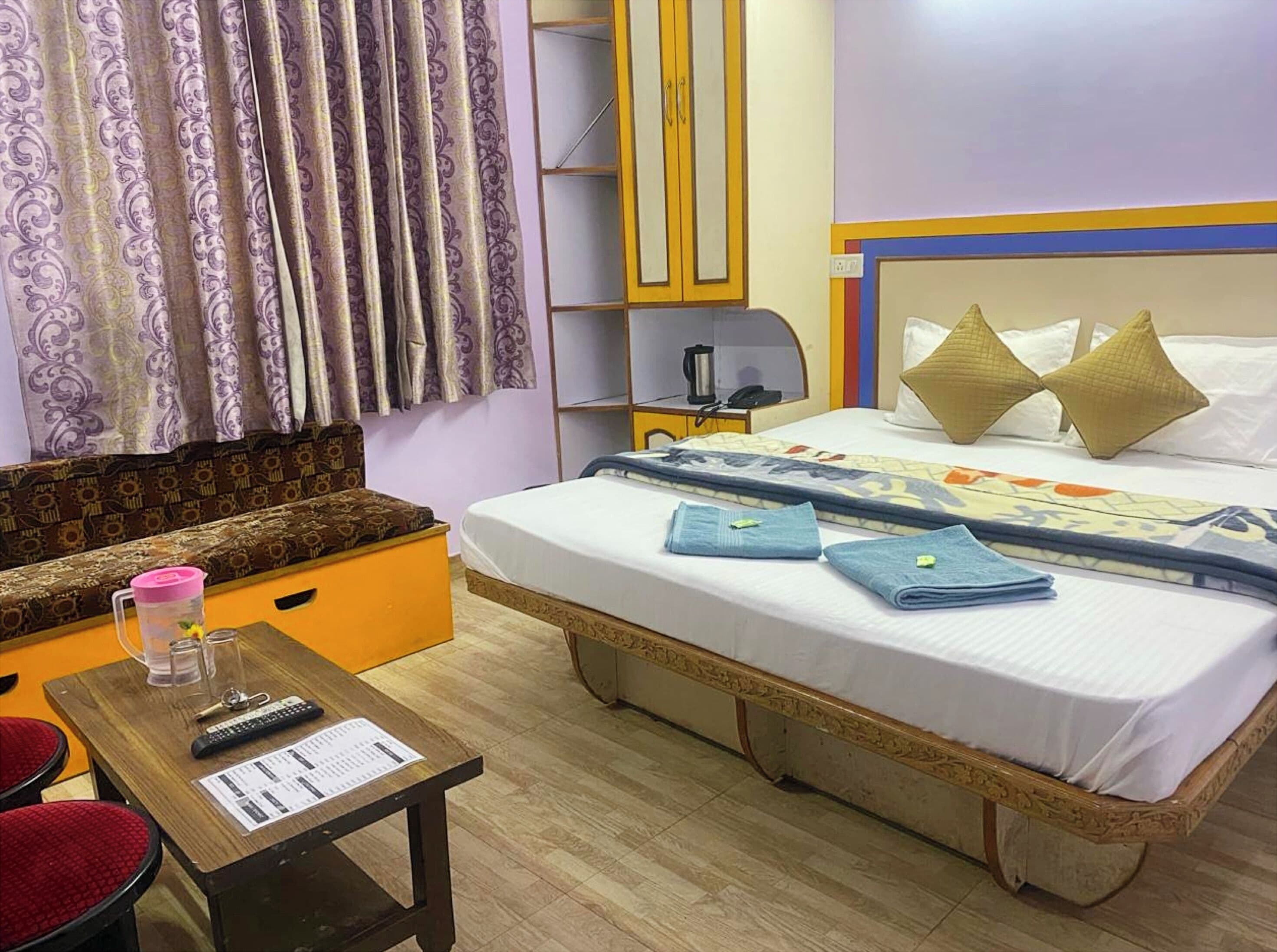 Hypo-allergenic bedding, desk, soundproofing, free WiFi