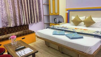 Hypo-allergenic bedding, desk, soundproofing, free WiFi