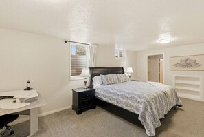 2 bedrooms, desk, iron/ironing board, travel cot