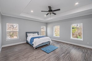 4 bedrooms, iron/ironing board, WiFi, bed sheets - NEW LOVELY MODERN RETREAT,NATURE VIEWS (DeSoto)