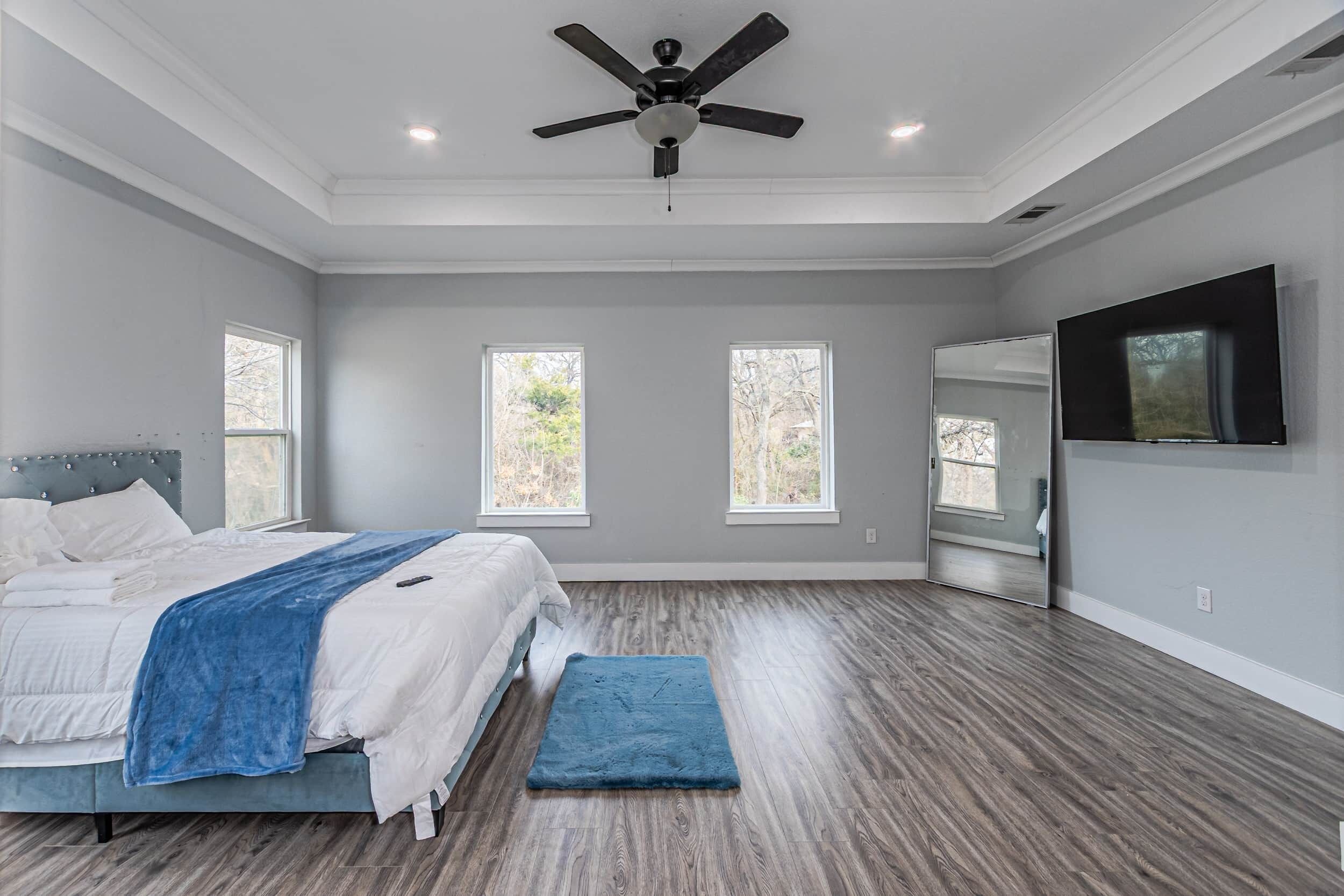 4 bedrooms, iron/ironing board, WiFi, bed sheets