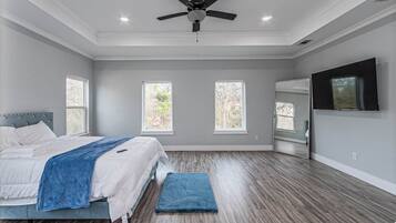4 bedrooms, iron/ironing board, WiFi, bed sheets