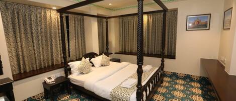 In-room safe, soundproofing, iron/ironing board, free WiFi