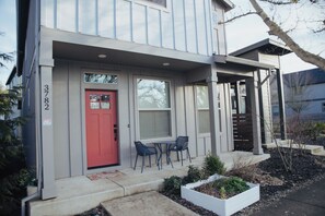 Exterior detail - Cozy and Peaceful Queen's Bedroom 1 (Salem)