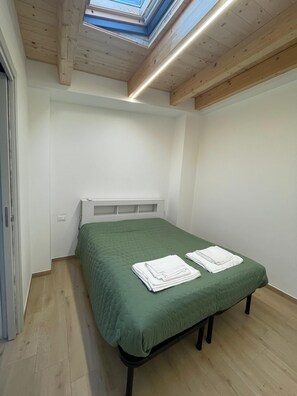 2 makuuhuonetta, silitysrauta/-lauta, Wi-Fi, vuodevaatteet