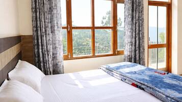 Roupas de cama antialérgicas, escrivaninha, quartos à prova de som