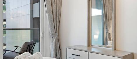 Iron/ironing board, WiFi, bed sheets