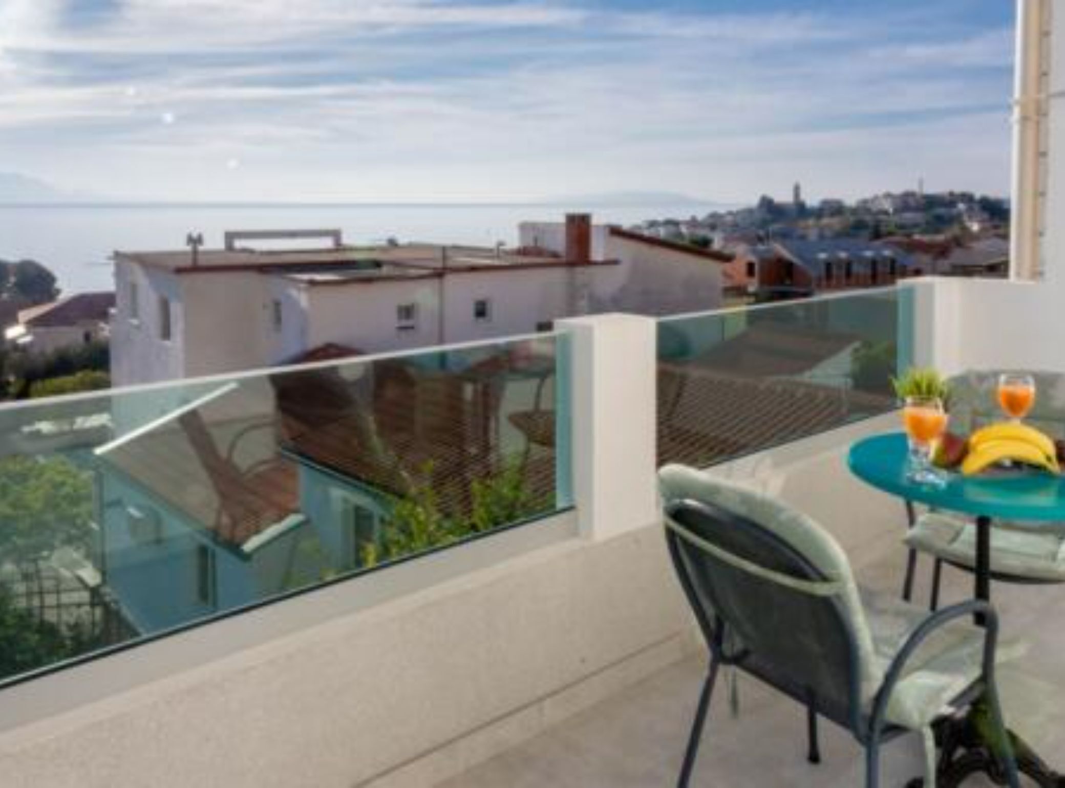 Apartment (One Bedroom Apartment with Sea View a) | Balcony