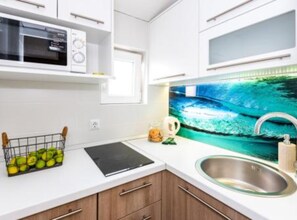 Apartment (Superior One Bedroom Apartment with S) | Private kitchen | Fridge - Villa Goldfield (Gradac)