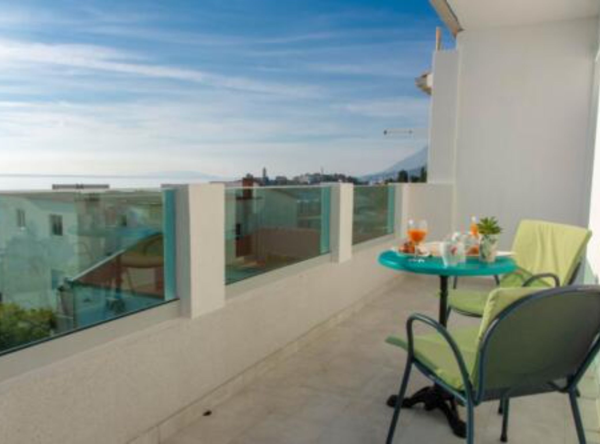 Apartment (Superior One Bedroom Apartment with S) | Balcony