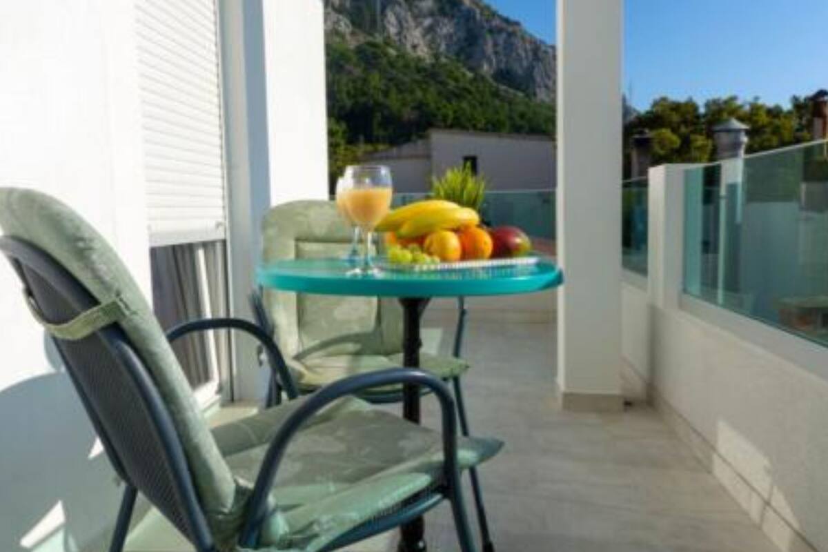 Apartment (Comfort One Bedroom Apartment with Se) | Balcony