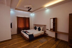 Luxury Double Room, Balcony, Mountain View | Blackout drapes, free WiFi - Hazeberg Resort Munnar (Devikolam)