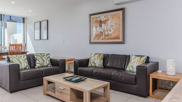 Apartment, 3 Bedrooms, Ocean View | Living area