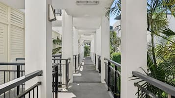 Leilighet, 3 soverom, havutsikt | Overnattingsstedets uteområder