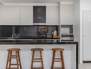 Private kitchen - Paradiso Paradise 336 3BRM Oceanfront (Kingscliff)