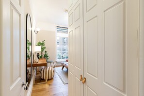 Interior - Stylish Flat near Denmark Hill (London)