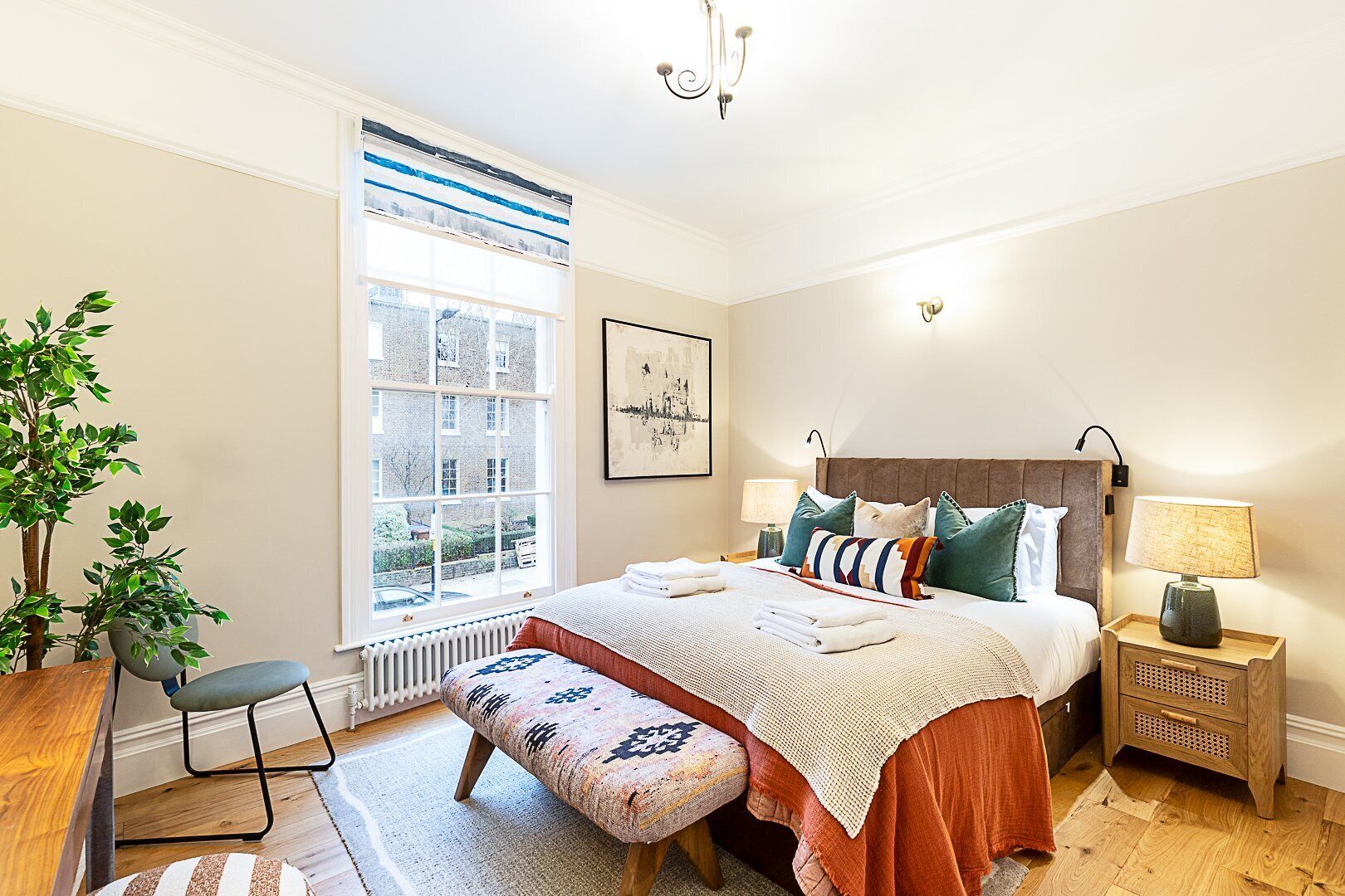 4 bedrooms, desk, iron/ironing board, internet