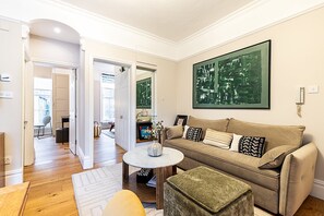 TV - Stylish Flat near Denmark Hill (London)