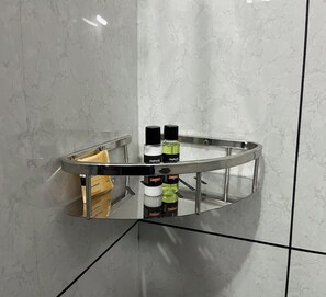 Deluxe kamer | Badkamer | Handdoeken, zeep, shampoo, toiletpapier