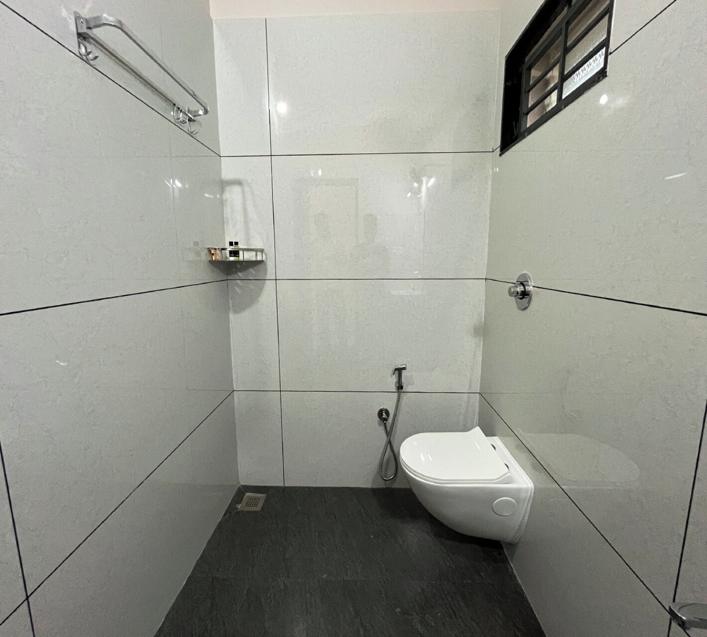 Deluxe-Doppelzimmer | Badezimmer | Handtücher, Seife, Shampoo, Toilettenpapier