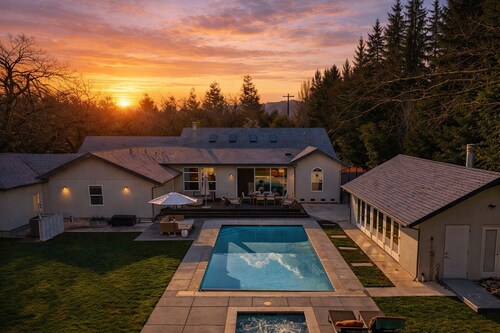 Private Pool + Hot Tub + Theater | Minutes to Sonoma Plaza + Top Wineries