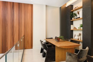 Dining - New Luxury Hotel in Edgewater • 2 Suites • Rooftop Pool | Sense28 by AvantStay (Miami)