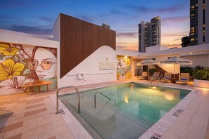 Pool - New Luxury Hotel in Edgewater • 2 Suites • Rooftop Pool | Sense28 by AvantStay (Miami)