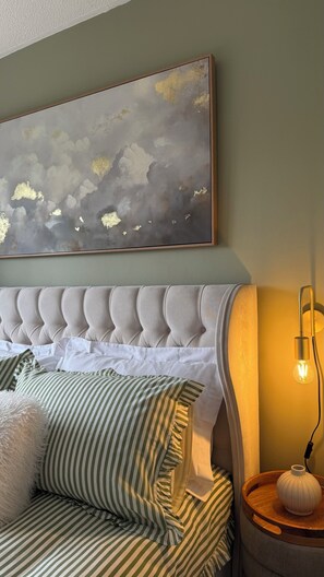 2 bedrooms, iron/ironing board, internet, bed sheets