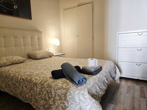 3 bedrooms, iron/ironing board, WiFi, bed sheets - Little 3 bedrooms apartment barcelona center (Barcelona)