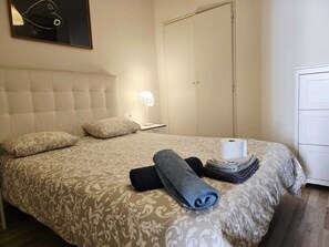 3 slaapkamers, een strijkplank/strijkijzer, wifi, beddengoed