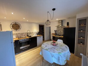 Unclassified image, 3 of 20, button