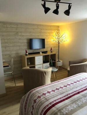 1 chambre, bureau, fer et planche à repasser, accès au Wi-Fi (inclus)