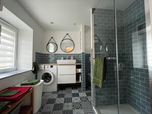 Unclassified image, 4 of 20, button