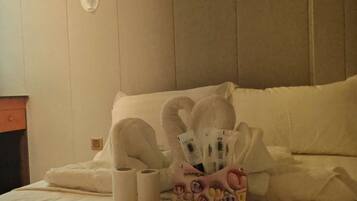 Monolocale Deluxe, balcone | Una cassaforte in camera, una scrivania, postazione laptop