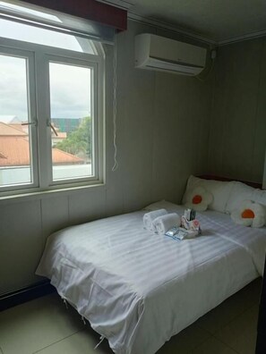 Caja de seguridad en la habitación y escritorio