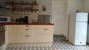 Fridge, microwave, oven, stovetop - House in a rural setting 5 minutes from the town center (Le Bugue)