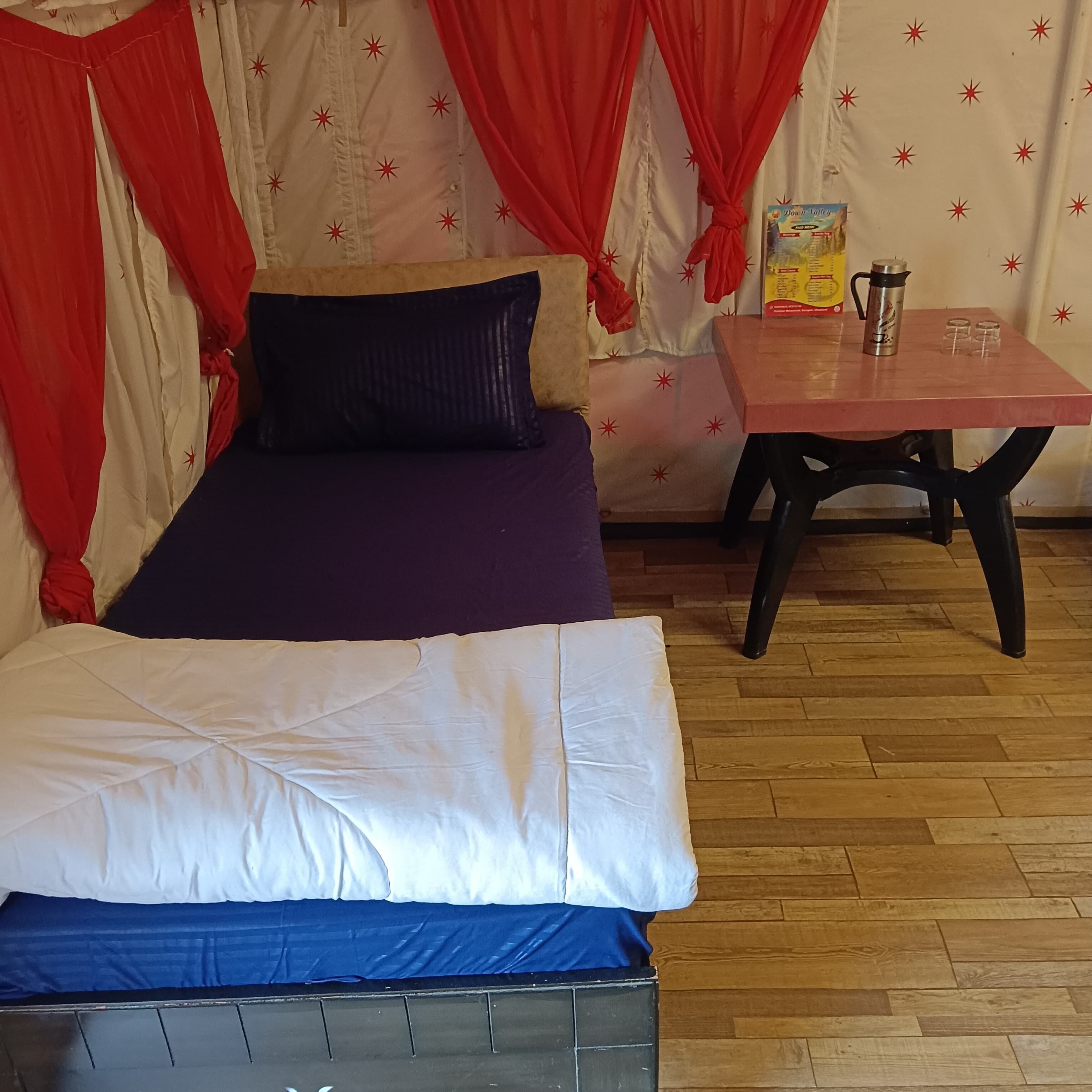 Habitación Deluxe, vistas a la colina | Escritorio, espacio para trabajar con un portátil, wifi gratis