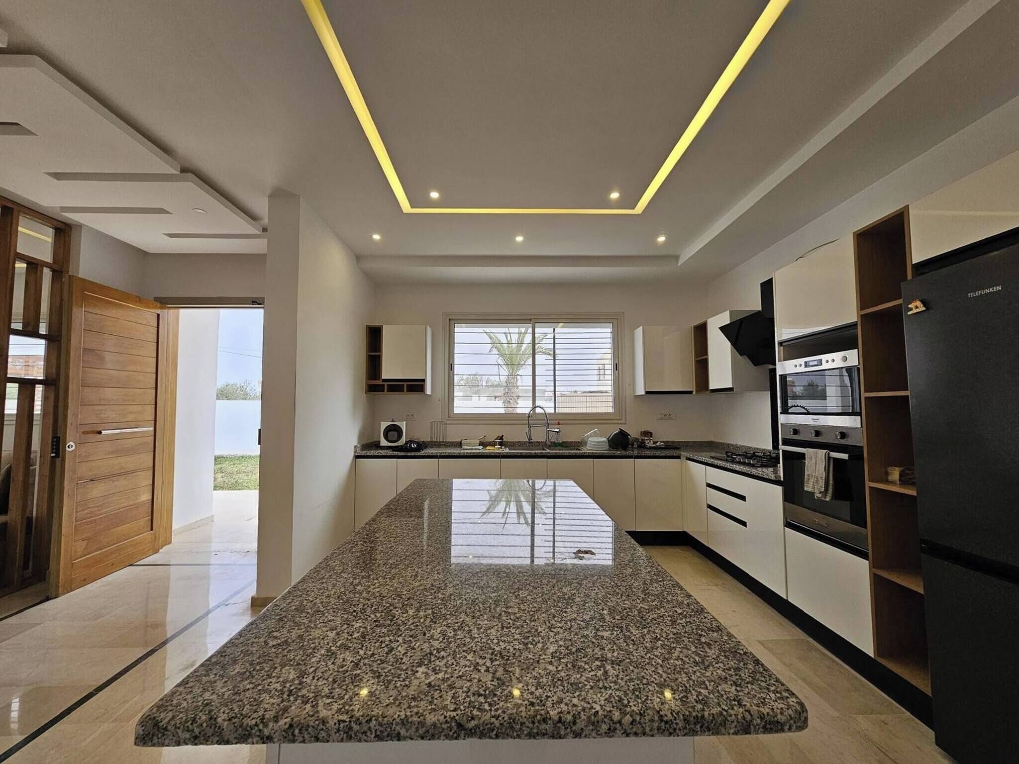 Microondas, horno, parrilla de estufa y lavavajillas 