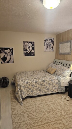 Unclassified image, 2 of 11, button