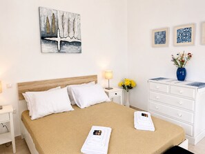 2 bedrooms, iron/ironing board, Internet, bed sheets