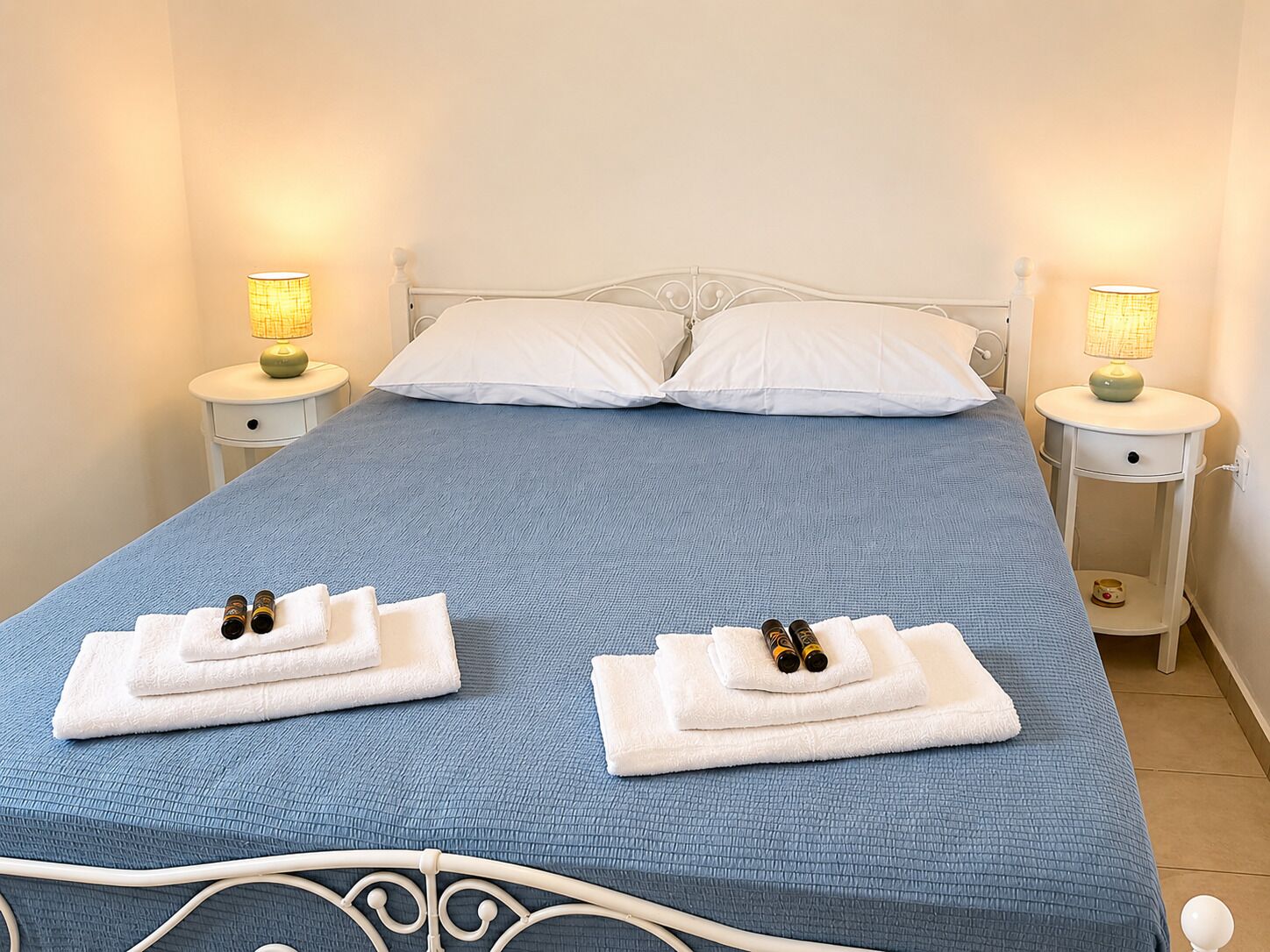 2 bedrooms, iron/ironing board, Internet, bed sheets
