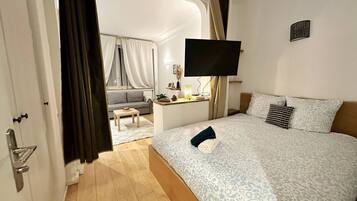 1 bedroom, iron/ironing board, internet, bed sheets