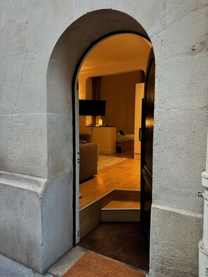 Interior - Bright haven between Champs Élysée and Trocadero (Paris)