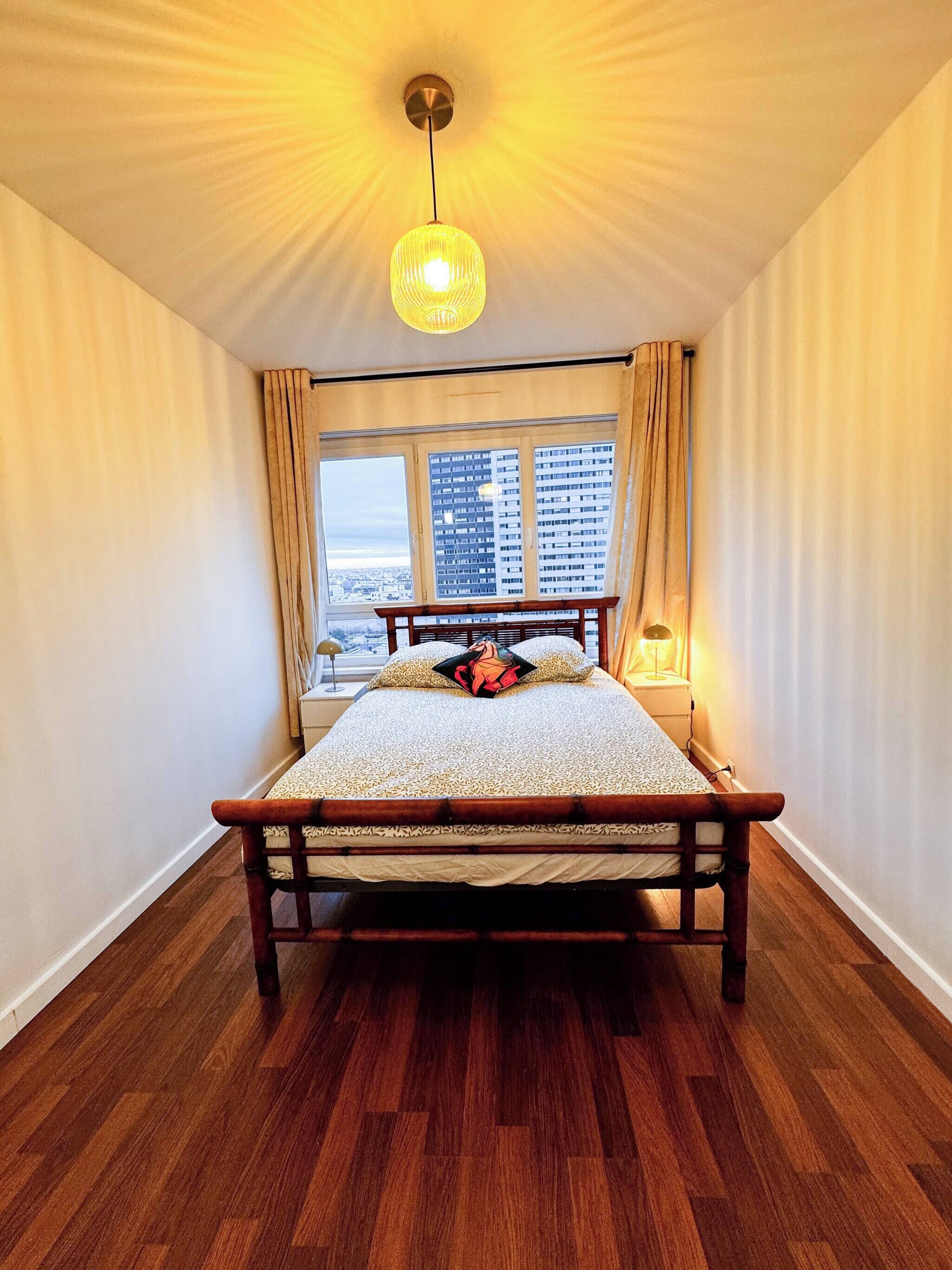 4 slaapkamers, een strijkplank/strijkijzer, internet, beddengoed